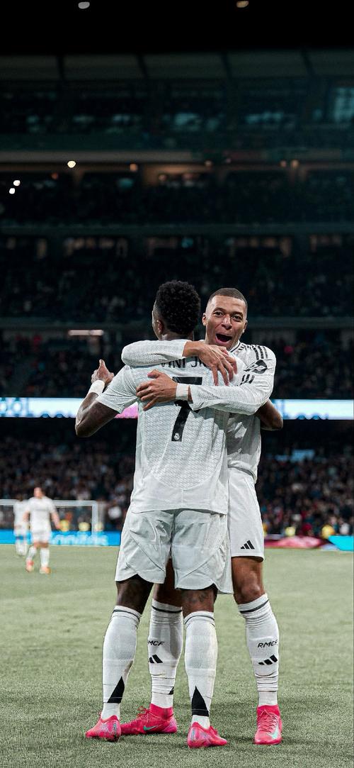 《万神之城》2.0免费大更新“尤利乌斯”上线：全新功能与玩法，性能大幅优化